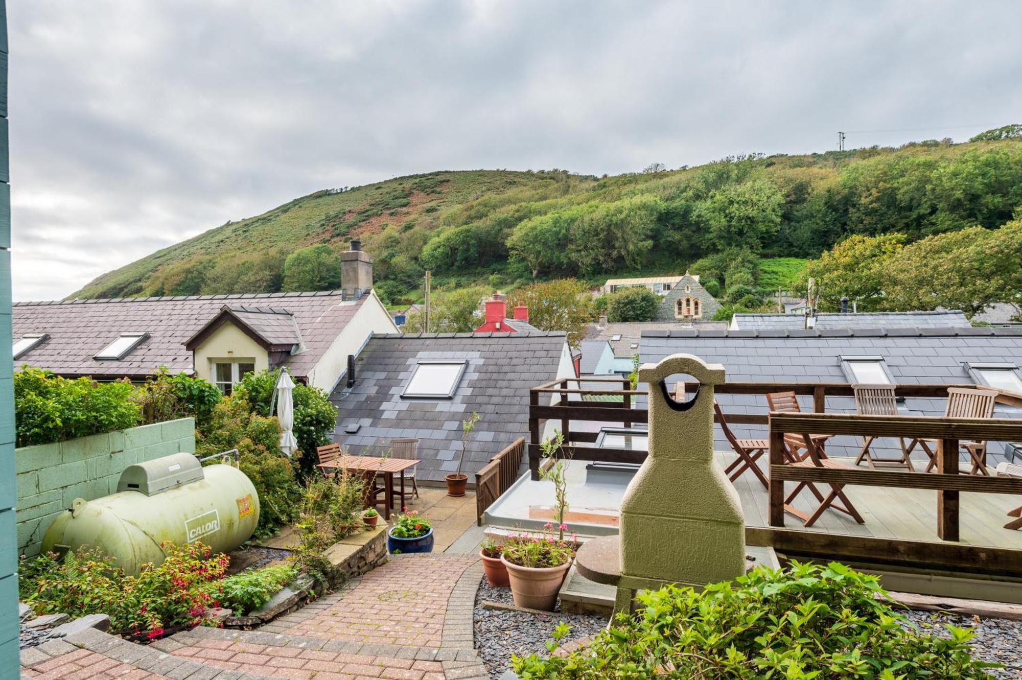 Riverside Bothy In Heart Of Scenic Harbour Village Solva Exterior photo